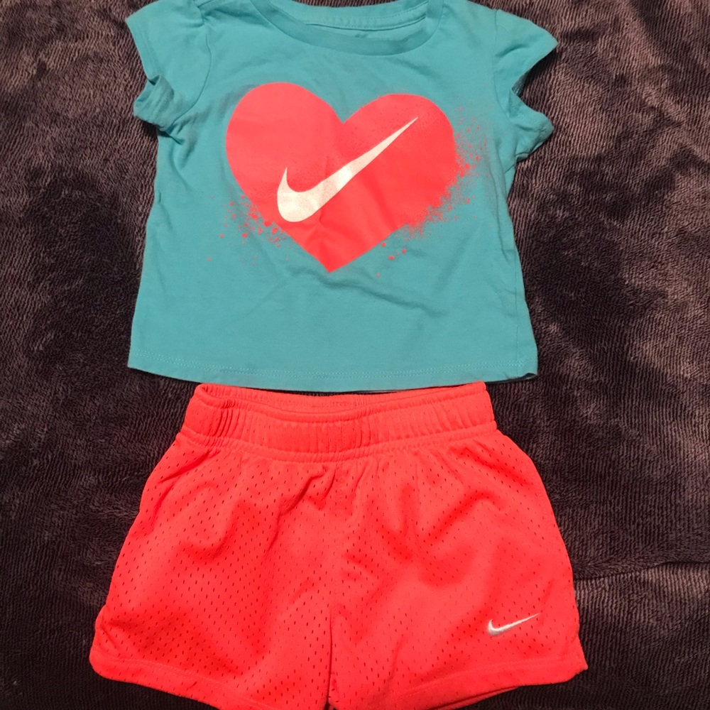 2T Nike girl short set